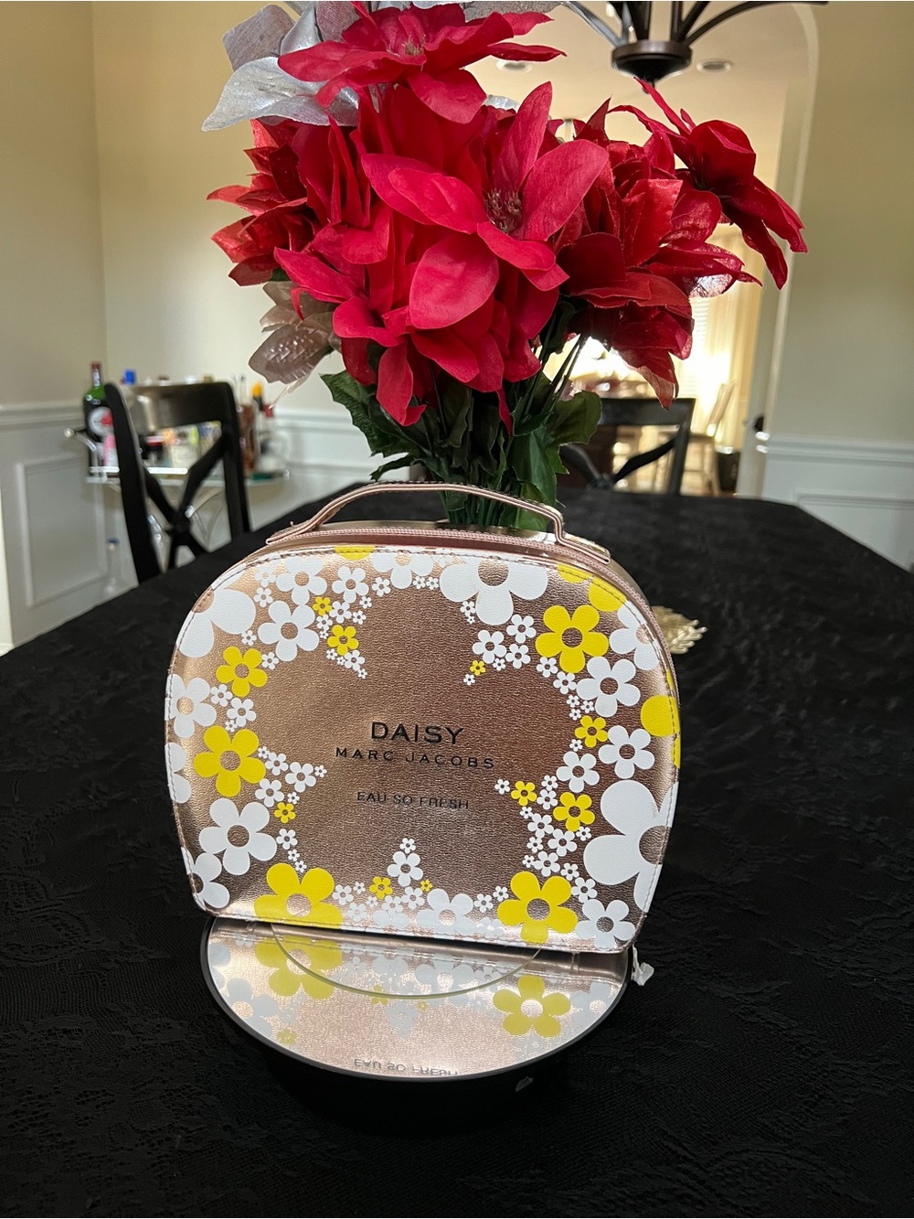 Marc Jacobs Daisy Cosmetic Case - Yellow & White Floral Has Top Handle